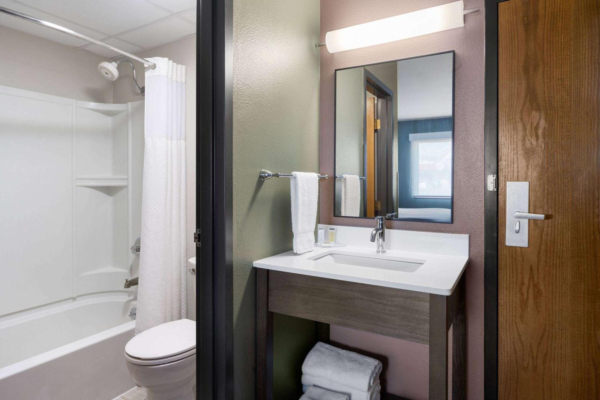 Super 8 By Wyndham Columbus Hotel Luaran gambar