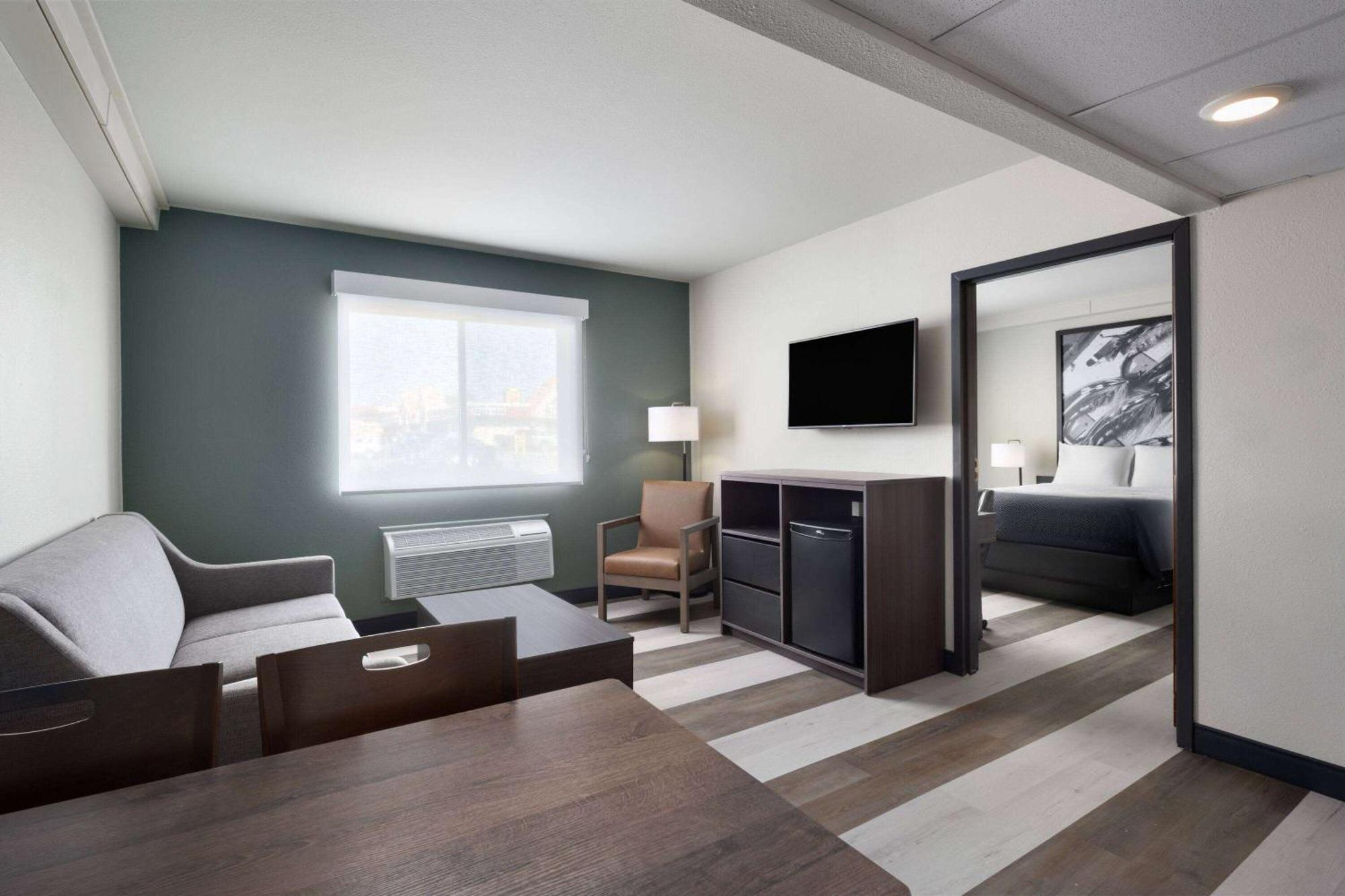 Super 8 By Wyndham Columbus Hotel Luaran gambar