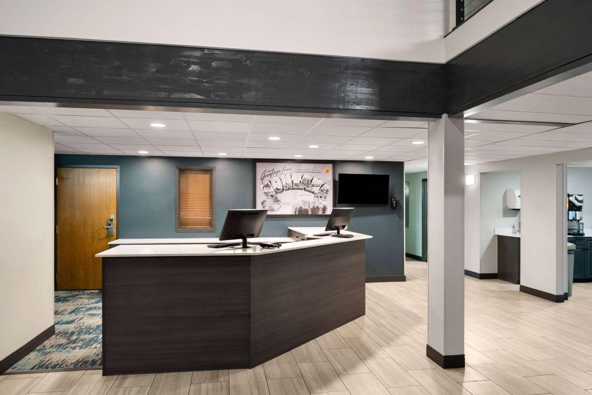 Super 8 By Wyndham Columbus Hotel Luaran gambar
